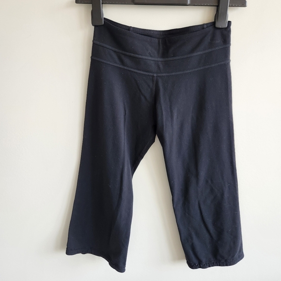 LuLulemon Black Crop Capri Pants Bundle 2 Pairs Size Medium - Picture 1 of 14